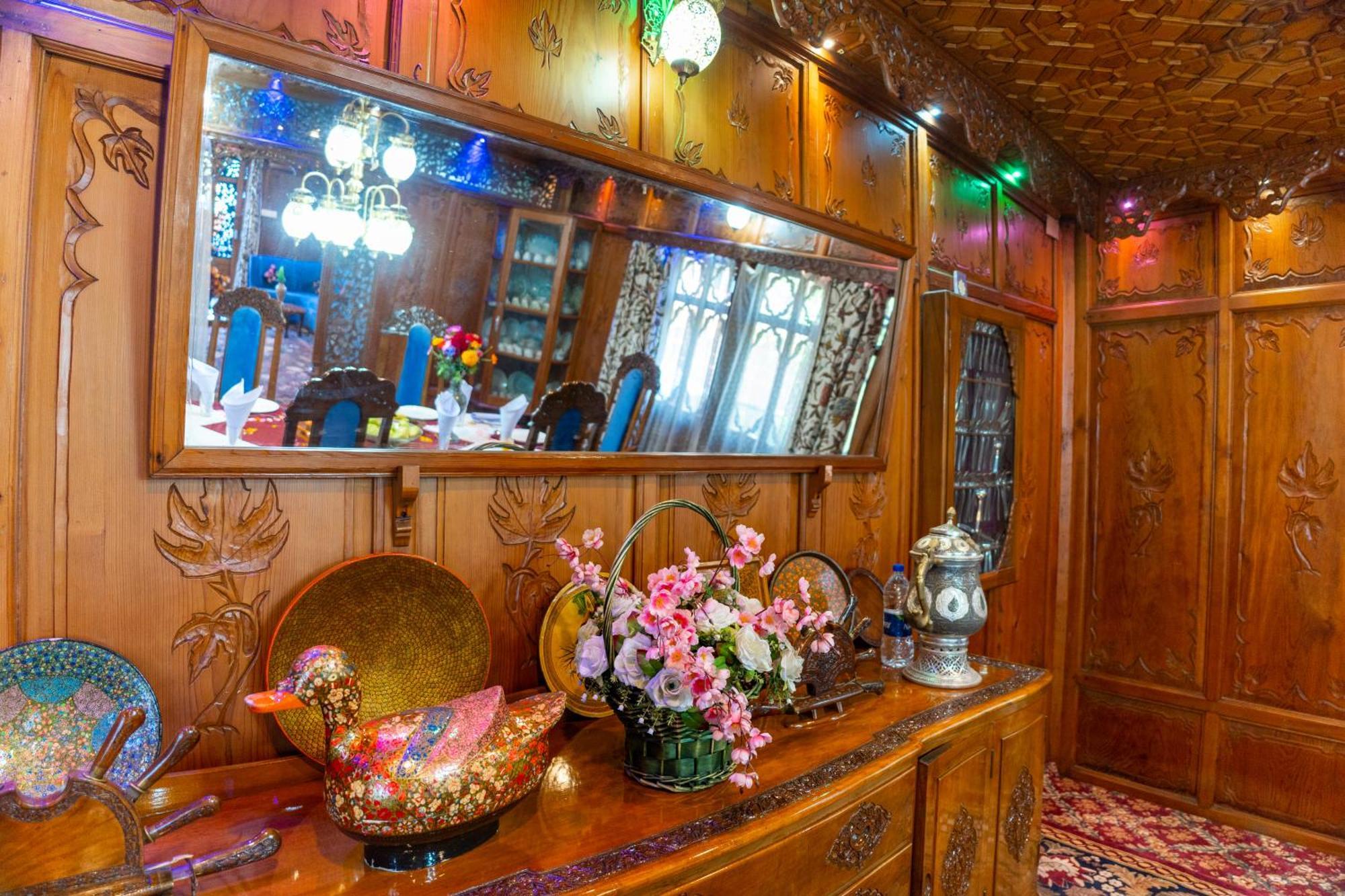 Wangnoo Heritage Houseboats Otel Srīnagar Dış mekan fotoğraf